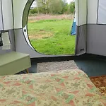 Lüks kamp alanı 'glamping' Tents One Of Three To Rent Fully Equipped Private Equipped Kitchen Tents Too *