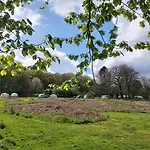 Lüks kamp alanı 'glamping' Tents One Of Three To Rent Fully Equipped Private Equipped Kitchen Tents Too
