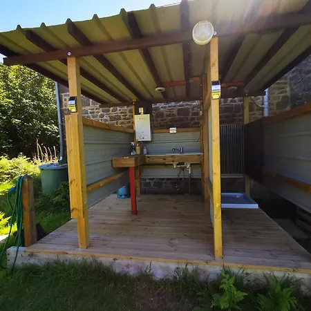 Luxury tent Bell Tent One Of Three To Rent Fully Equipped Private Equipped Kitchen Tents Too Saint-Michel-de-Montjoie