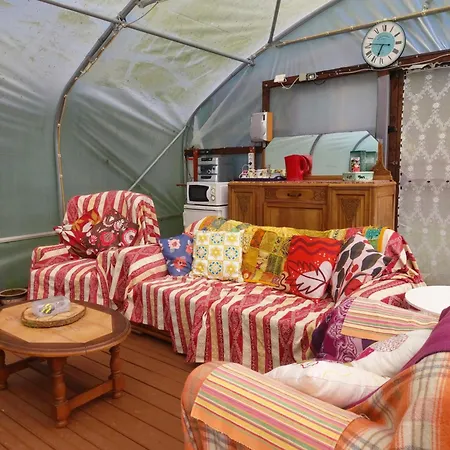 Bell Tent One Of Three To Rent Fully Equipped Private Equipped Kitchen Tents Too Saint-Michel-de-Montjoie