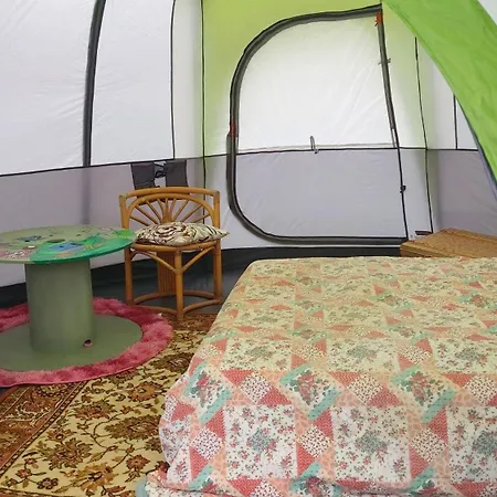 Fernfields Countryside Tents * Saint-Michel-de-Montjoie